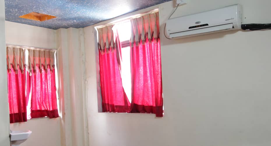 Hotel Radhe Guest House, Ahmedabad 5